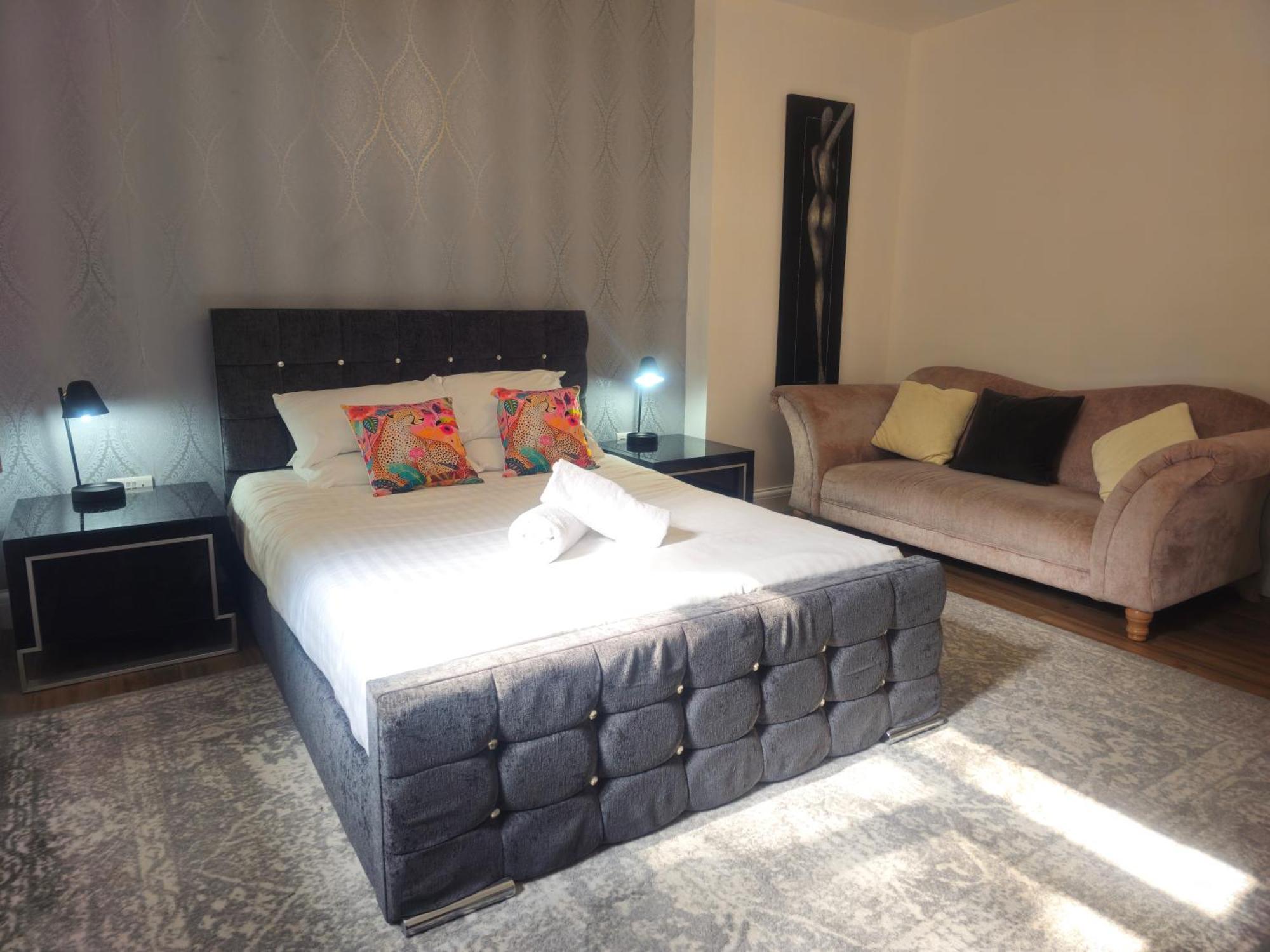 Exquisite 10 Bed Villa Hot Tub And Games Room بارنستابل المظهر الخارجي الصورة