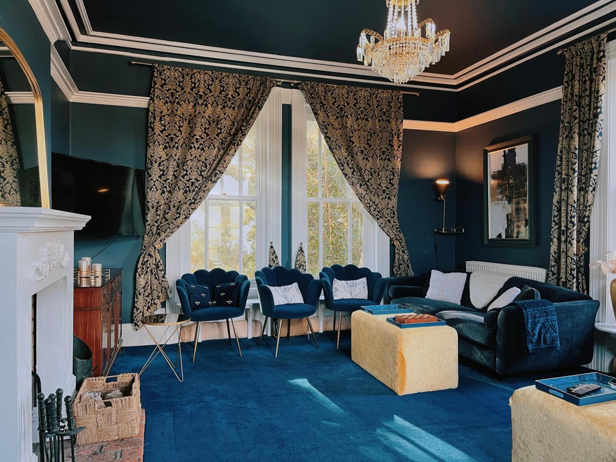 Exquisite 10 Bed Villa Hot Tub And Games Room بارنستابل المظهر الخارجي الصورة