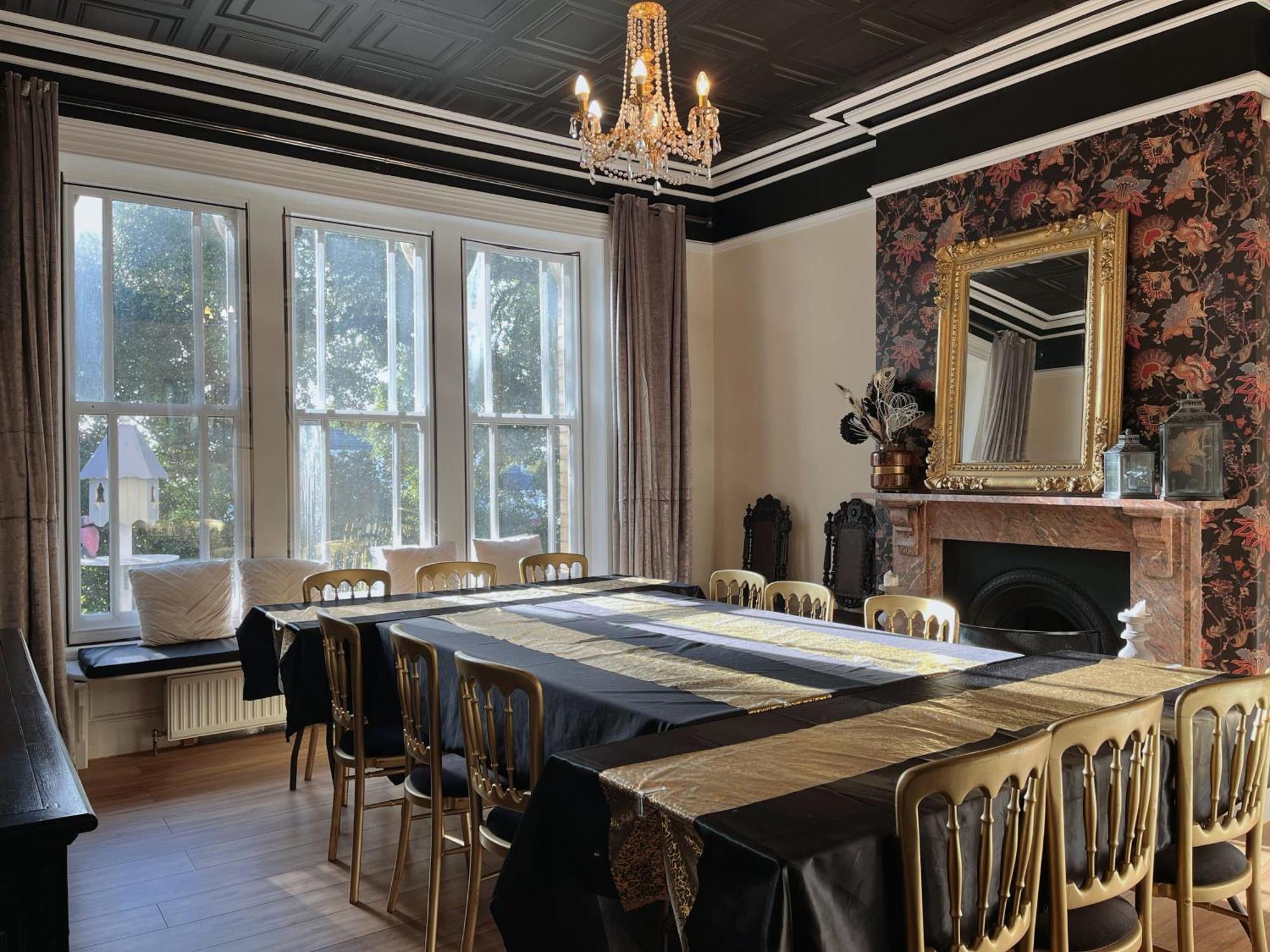 Exquisite 10 Bed Villa Hot Tub And Games Room بارنستابل المظهر الخارجي الصورة