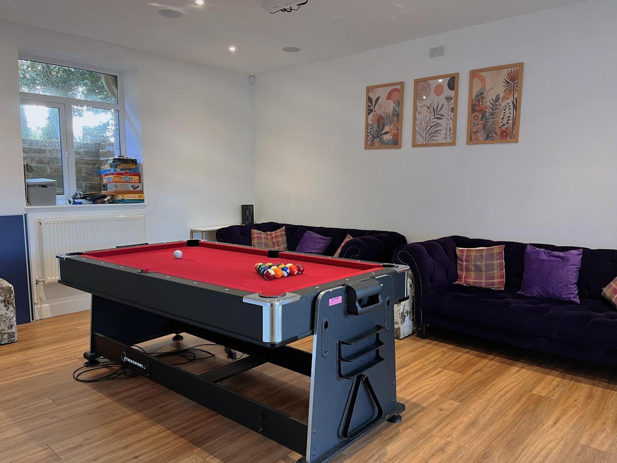 Exquisite 10 Bed Villa Hot Tub And Games Room بارنستابل المظهر الخارجي الصورة