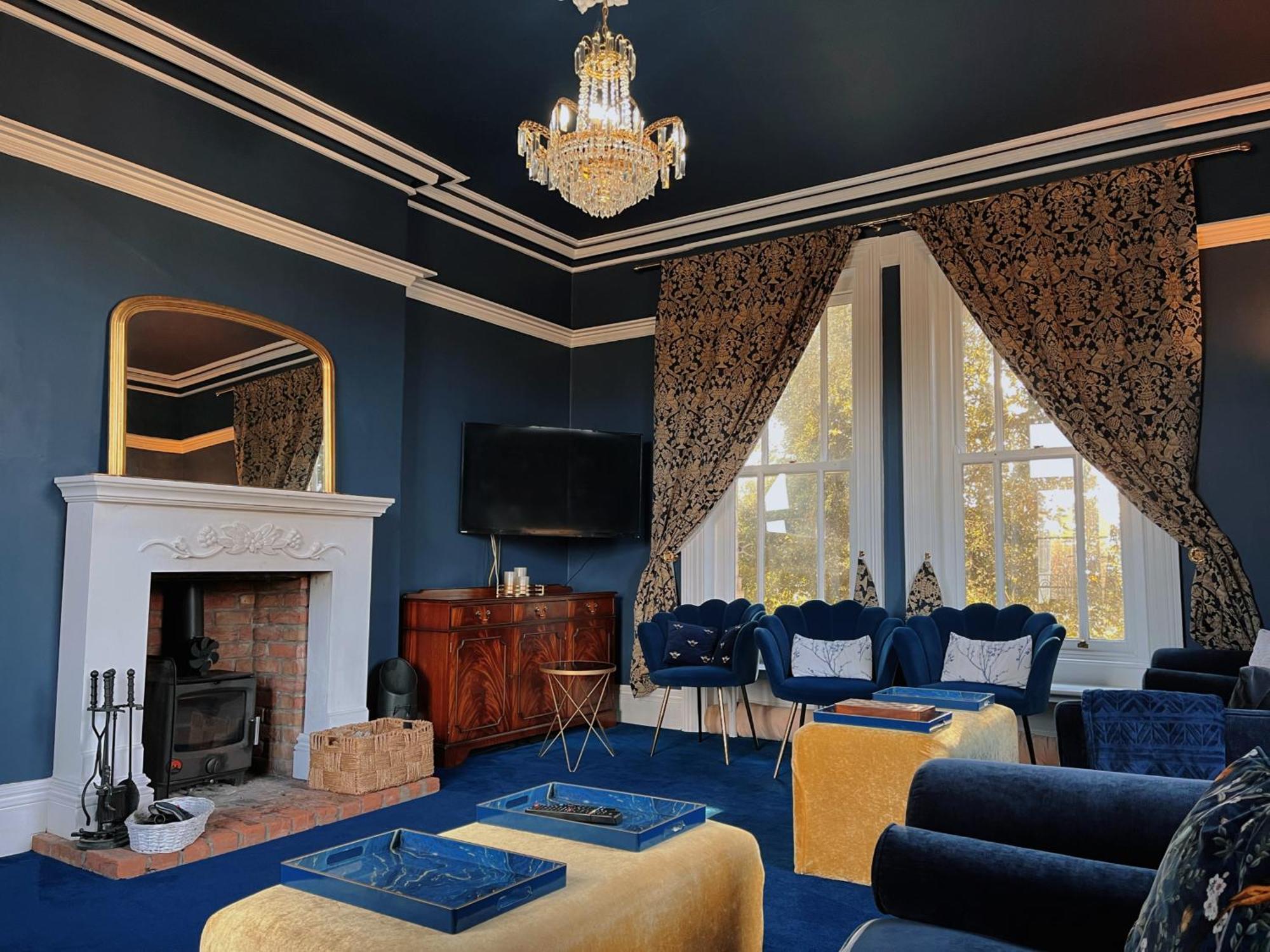 Exquisite 10 Bed Villa Hot Tub And Games Room بارنستابل المظهر الخارجي الصورة