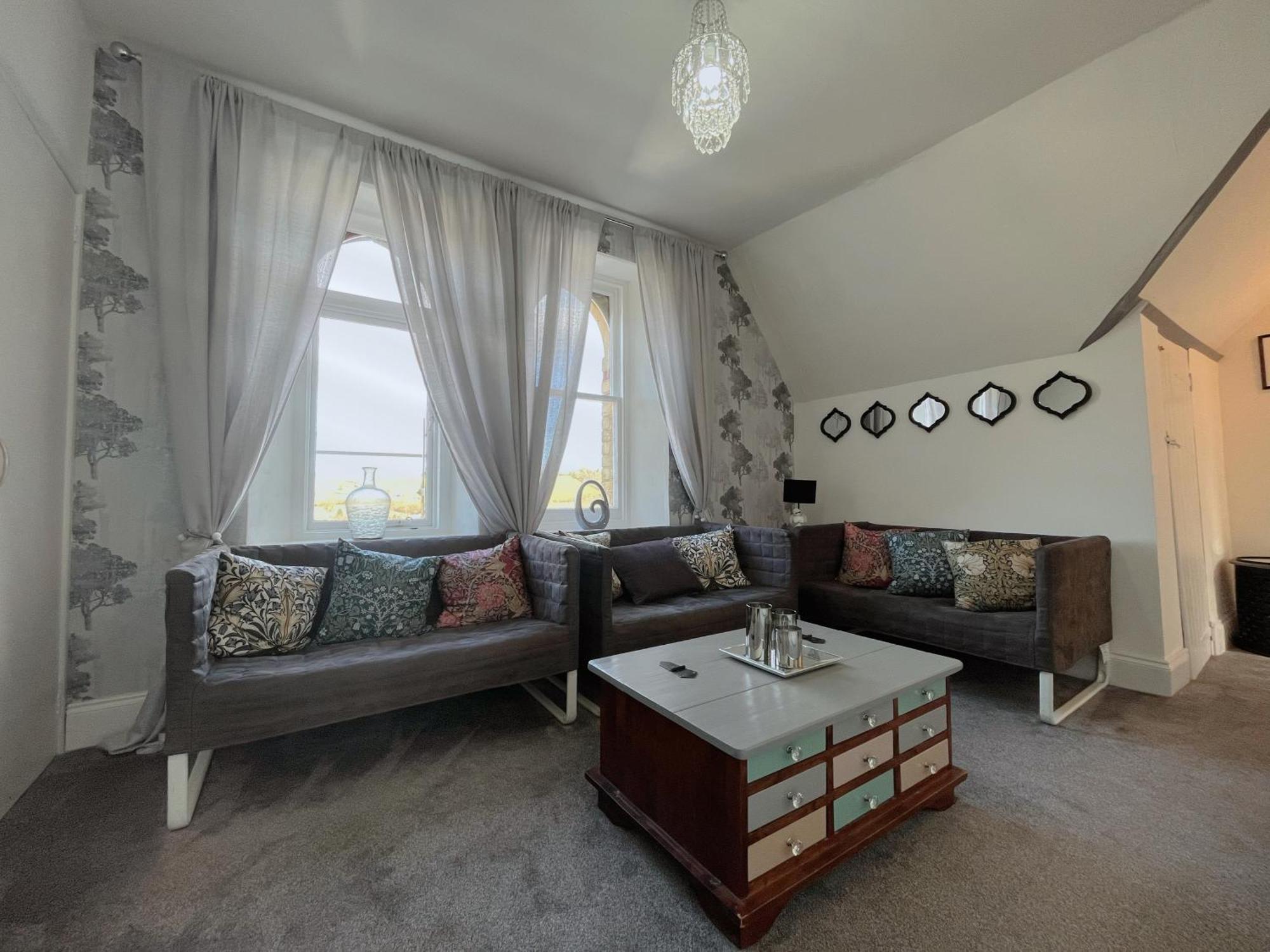 Exquisite 10 Bed Villa Hot Tub And Games Room بارنستابل المظهر الخارجي الصورة