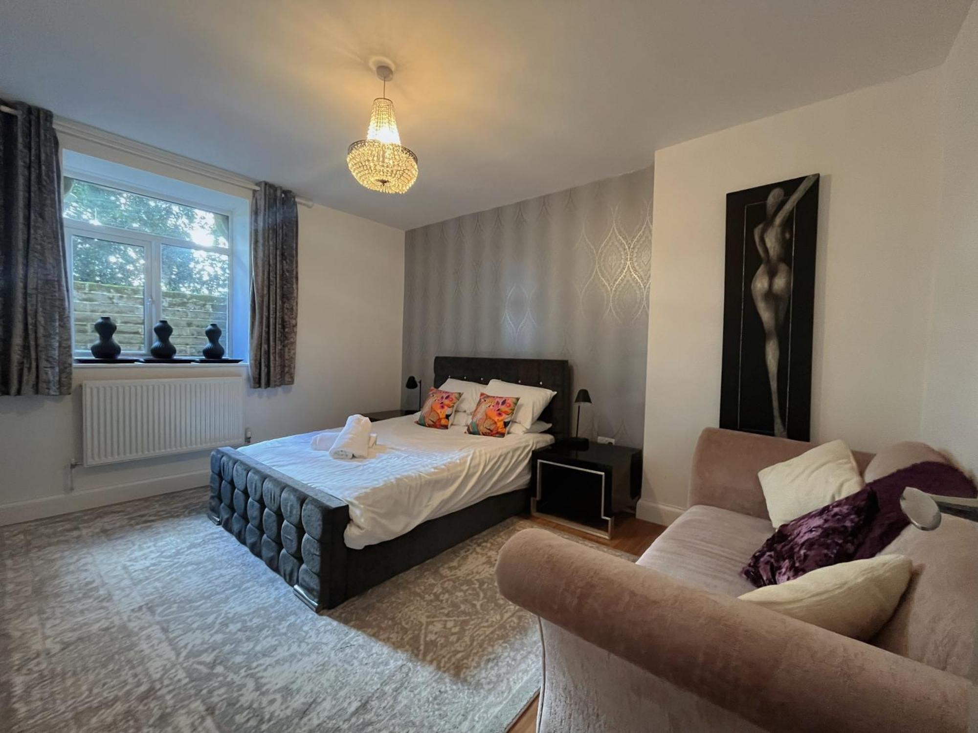 Exquisite 10 Bed Villa Hot Tub And Games Room بارنستابل المظهر الخارجي الصورة